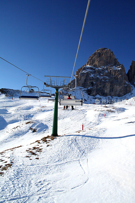 滑雪缆车上的雪景(Val Gardena-Dolomiti-Italy)